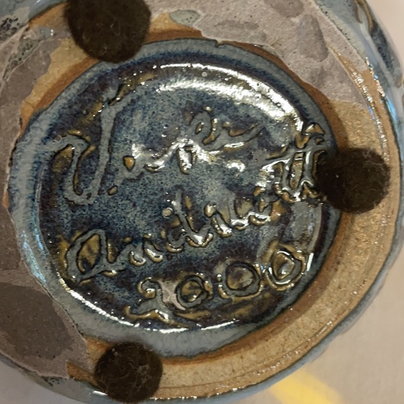 Blue Art Vase - Butterfly Design - Hobby Artist - Picture 4 of 7